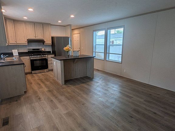 3rd image of 4001 Sandhill Rd Lot 260