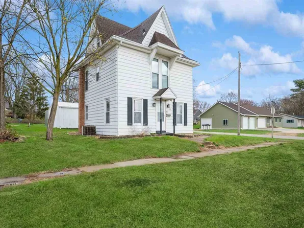 646 State St, Central City, IA 52214