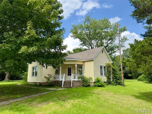 659 E Pine St, Bourbon, MO 65441