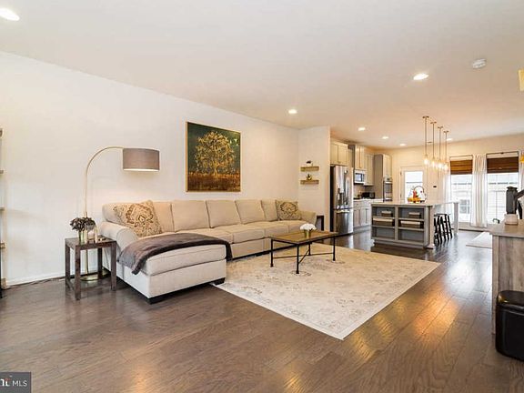 2nd image of 853 Basswood Dr