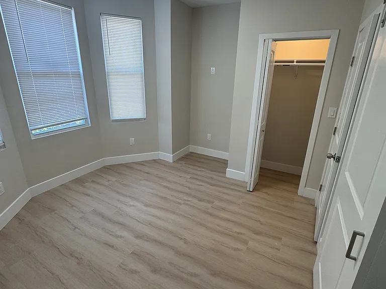 1229 W Seltzer St #2 — Photo 6