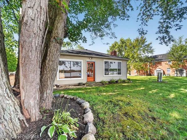 14344 Edgewater Dr, Gregory, MI 48137