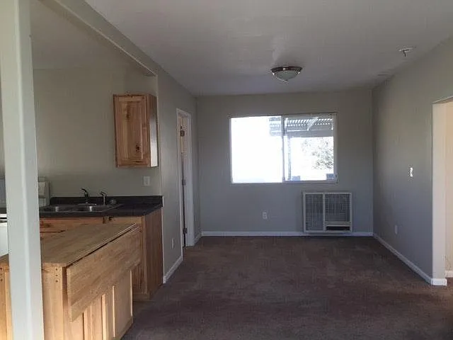 1525 Private Rd — Photo 3