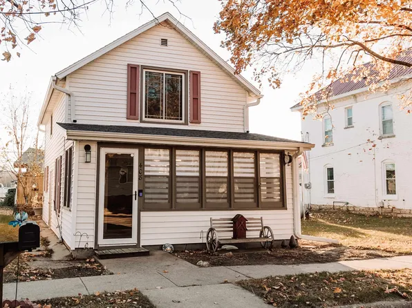 408 E Amelia St, Cassville, WI 53806