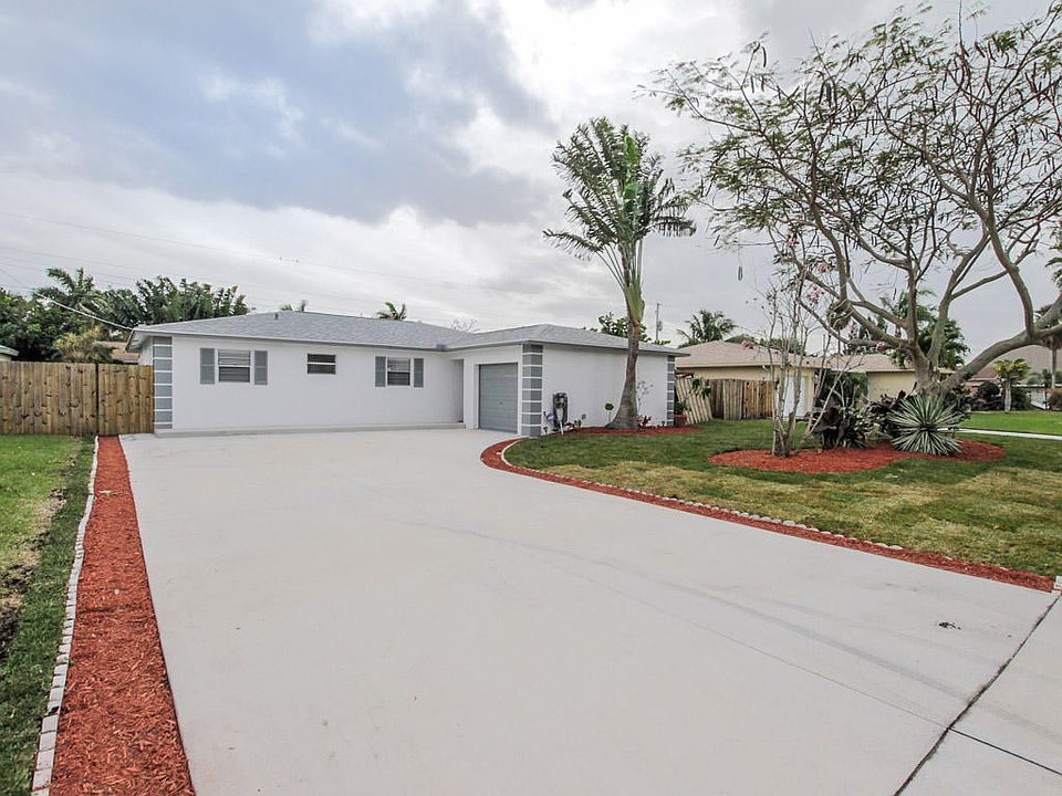 Home For Sale In Tropic Palms