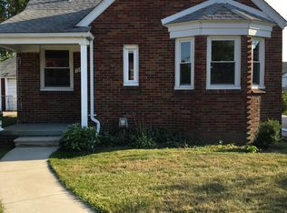 15868 Oak Ave, Eastpointe, MI 48021