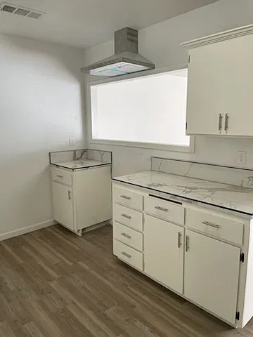 2 bed, $1,300 — Photo 3
