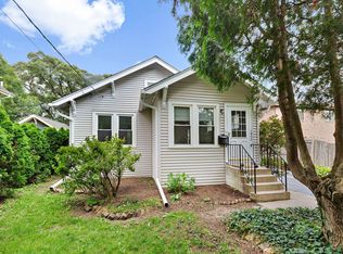 1455 N McKinley Rd, Lake Forest, IL 60045