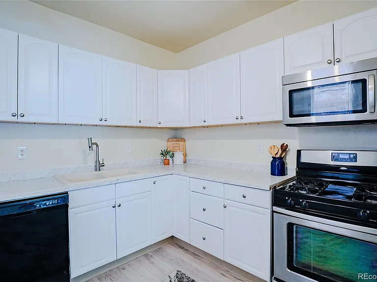 338 Inca St — Photo 10