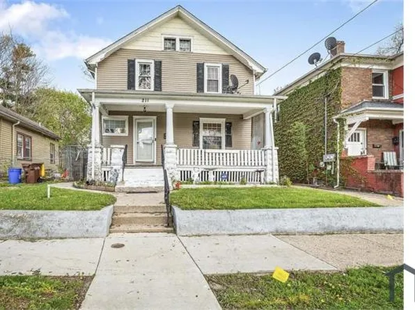 211 Adams St, Rockford, IL 61107