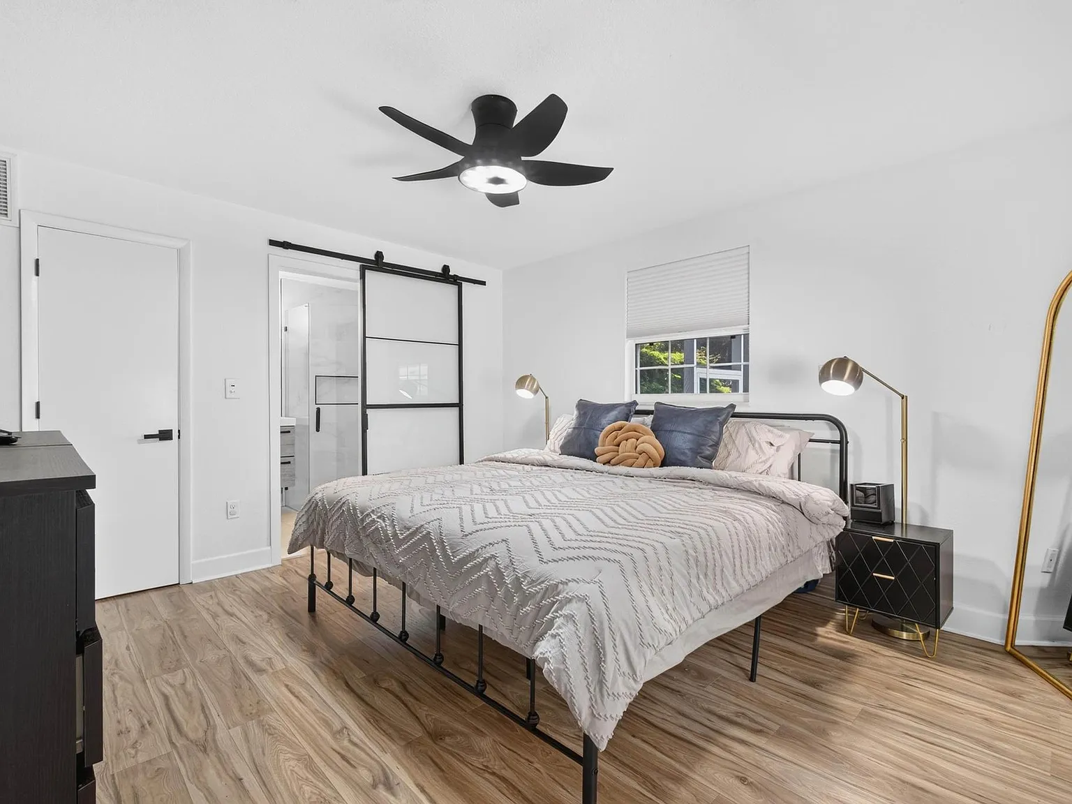 4 bed, 1432 sqft, $3,500 — Photo 3