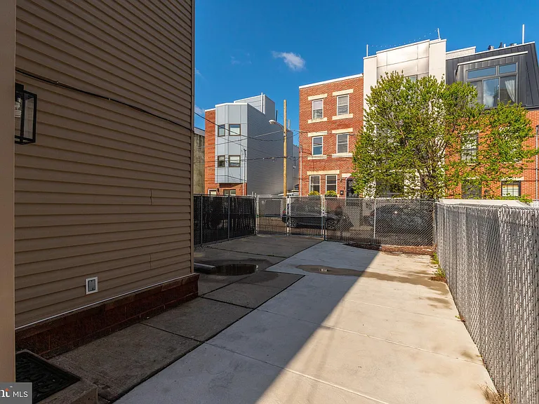 1330 N Hancock St — Photo 21