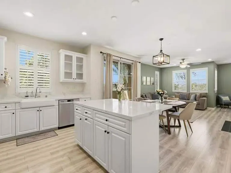 1884 Aquamarine Ct #6 — Photo 2