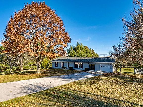4th image of 192 Harmony Acres Dr W