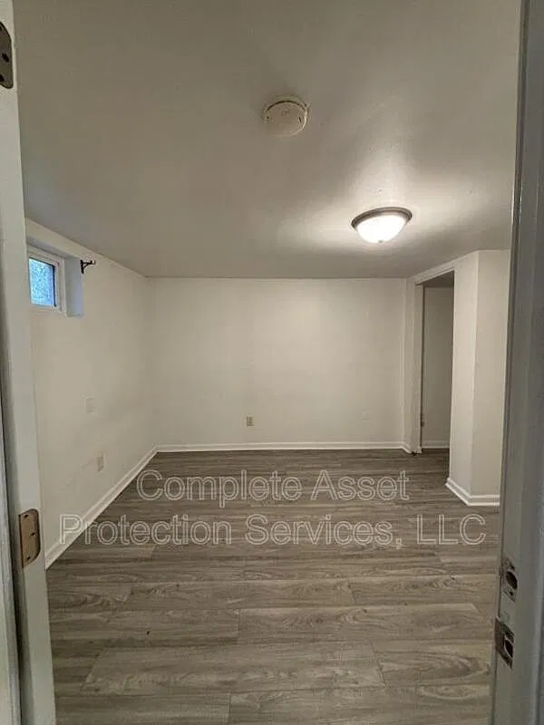 1 bed, 1.0 bath, 700 sqft, $850 — Photo 2