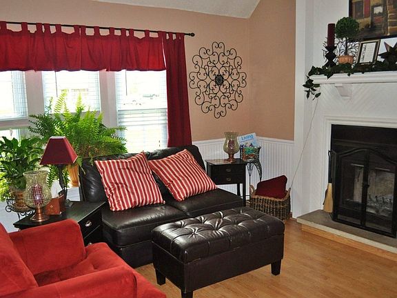 Living Room pic 1