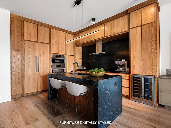 4th image of 905 SE 4th St #309