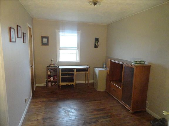 5th image of 10978 Greenfield Ave E