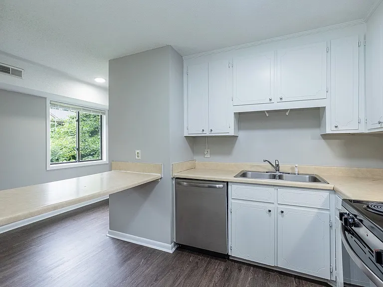 Ligon Apartments- 2900 Ligon St — Photo 4