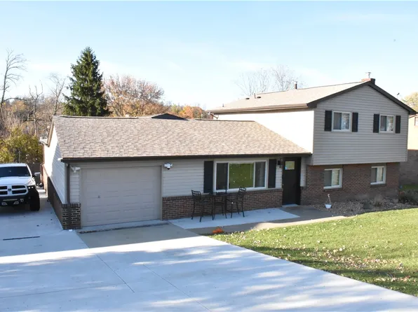 130 Penn Woods Dr, Irwin, PA 15642