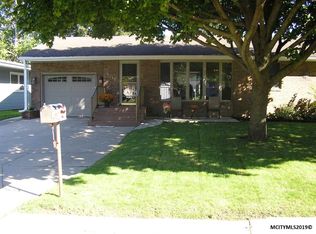 2119 S Madison Ave, Mason City, IA 50401