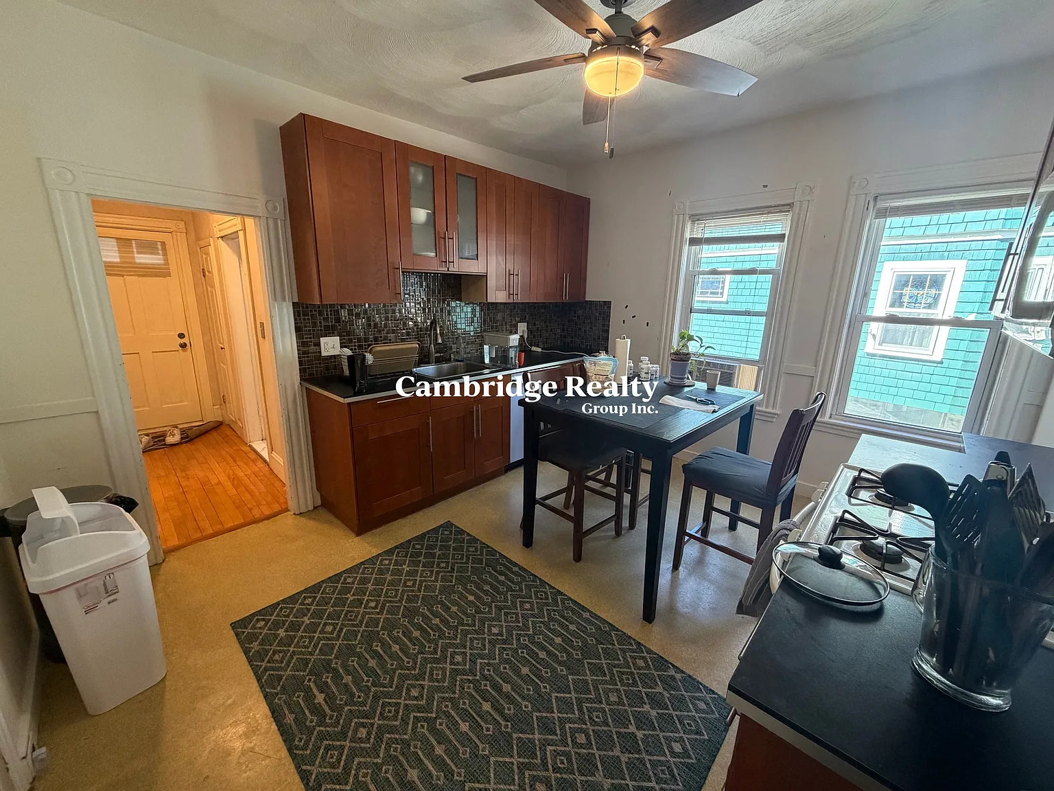 3 bed, 1.0 bath, 1050 sqft, $3,300 — Photo 4