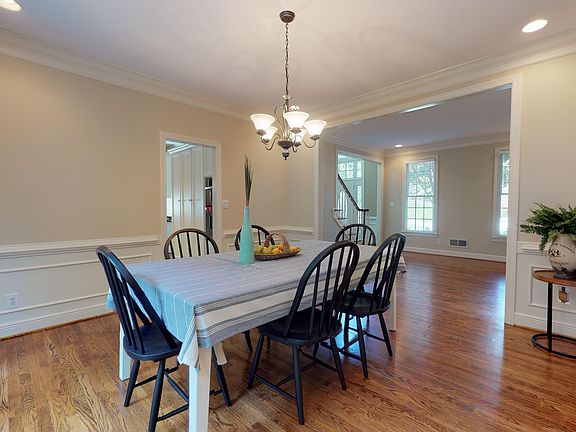 5th image of 510 Jacaranda Ct