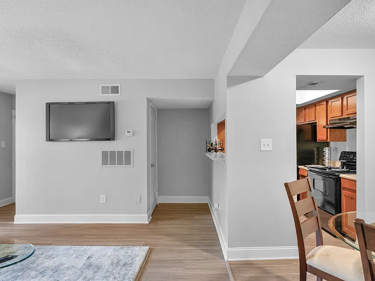 Devonwood Apartment Homes — Photo 16