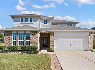 207 Canvasback Dr, Clute, TX 77531