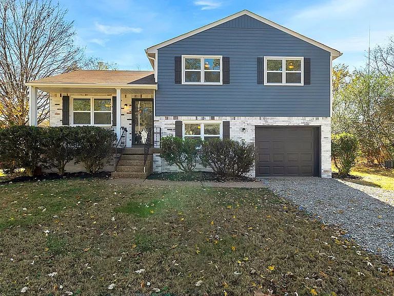 124 Grenadier Dr — Photo 1