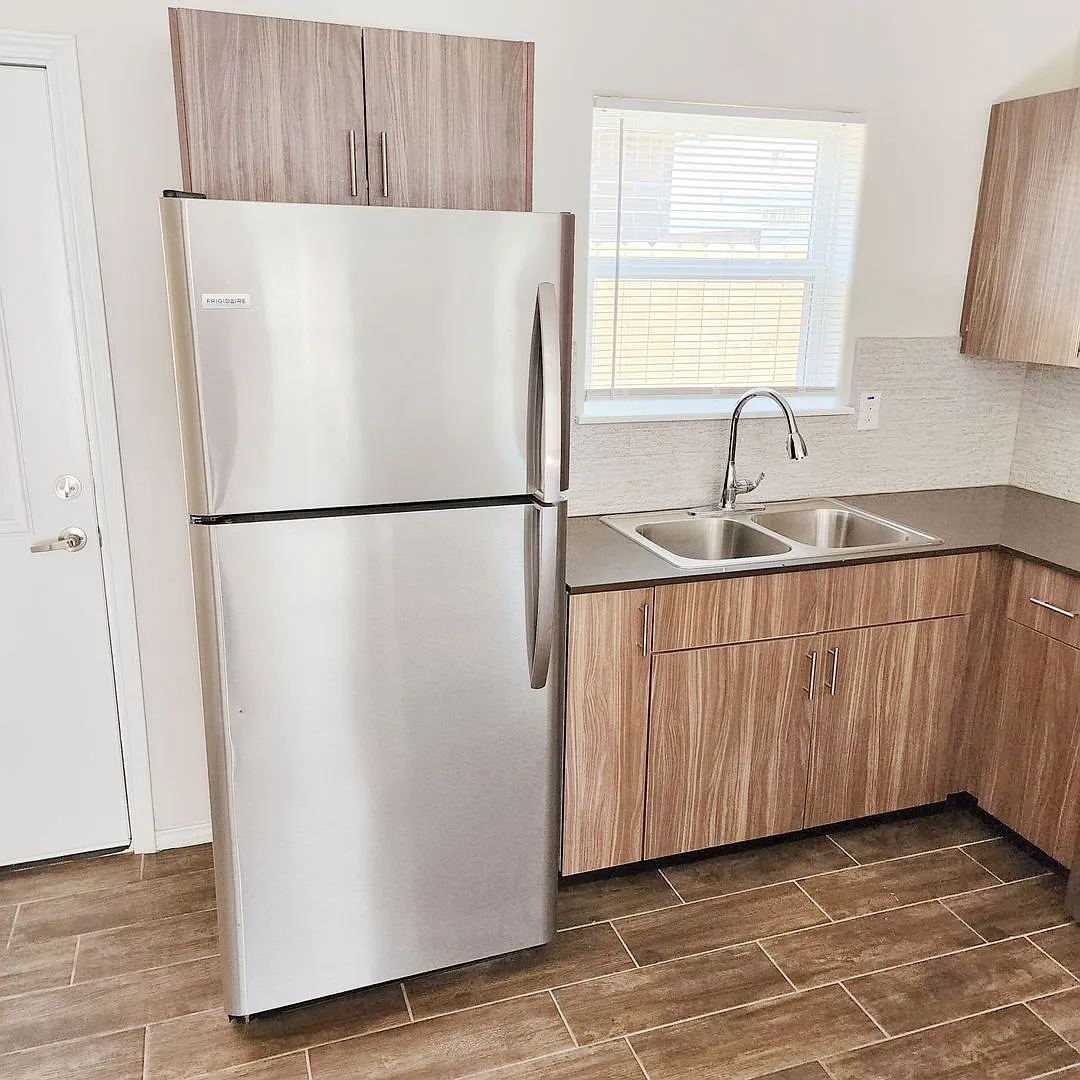 1601 Cortlandt St. — Photo 4
