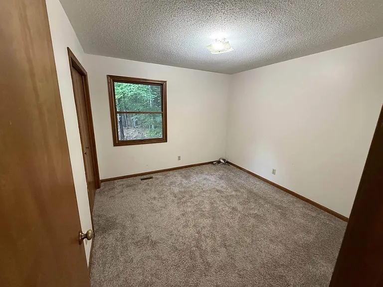 15116 Hickory St — Photo 4