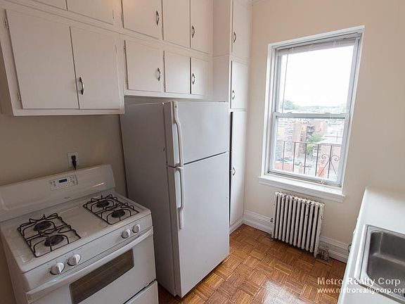 5th image of 1369 Beacon St #42