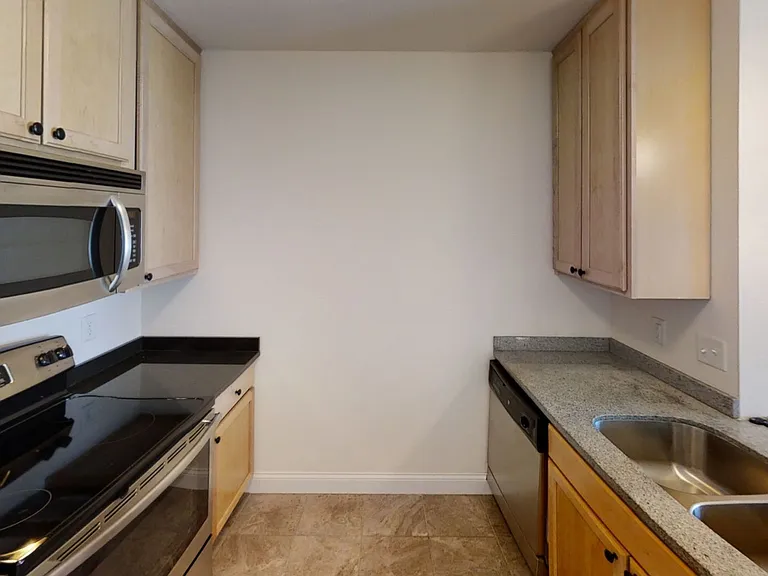 Delafield Woods Apartments — Photo 47