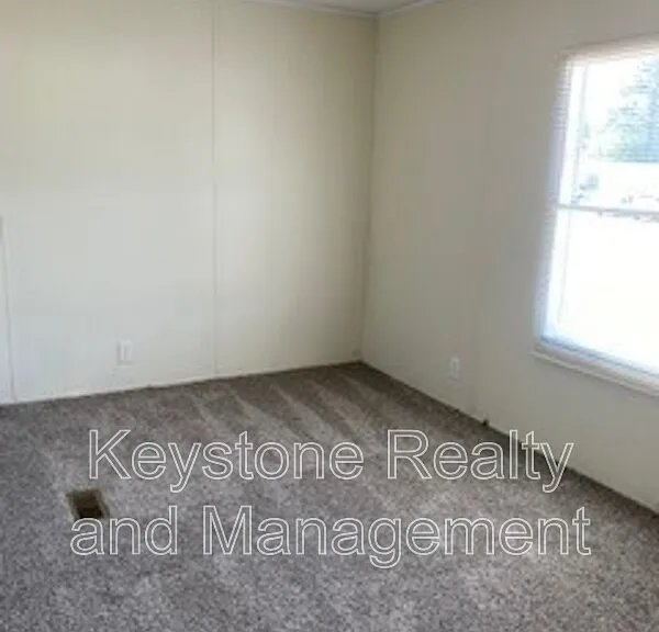 810 Monroe Ln — Photo 5