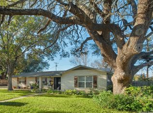 1034 Oakcrest Dr, Pleasanton, TX 78064