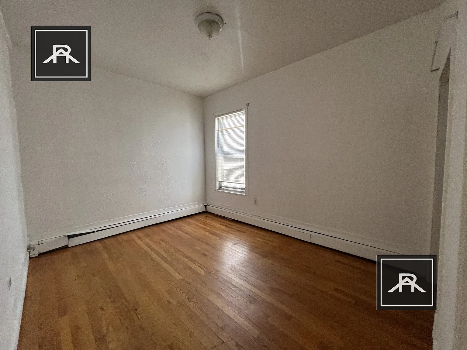 3 bed, 1.0 bath, 900 sqft, $4,200 — Photo 2