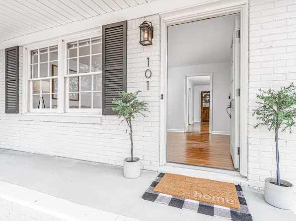 101 Mineral Waters Dr, Lexington, SC 29073