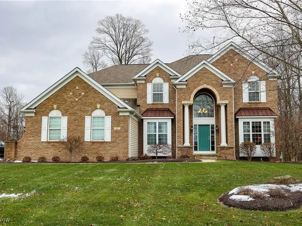 127 Walden Ridge Dr, Hinckley, OH 44233
