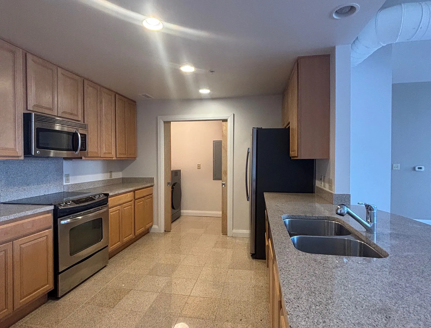 1 bed, 1.5 bath, 1442 sqft, $1,850 — Photo 2