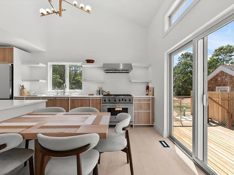 280 Shinnecock Hills Rd — Photo 48