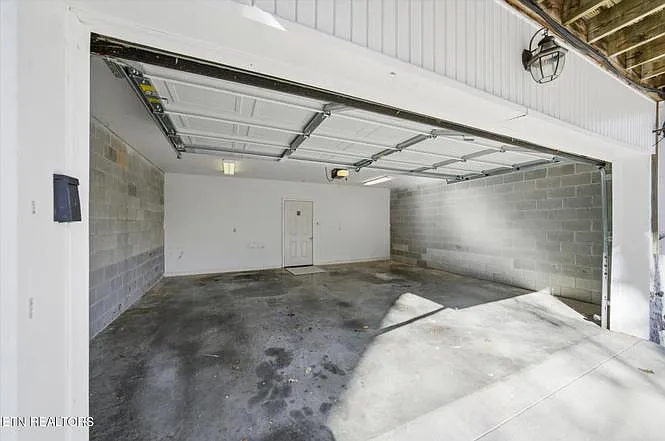 10724 Prince Albert Way — Photo 18
