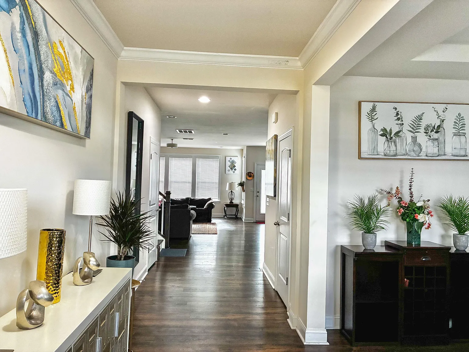 2 bed, 2.0 bath, 3231 sqft, $1,594 — Photo 3