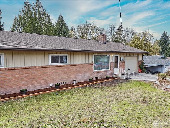 3rd image of 2903 NE Rozewood Drive