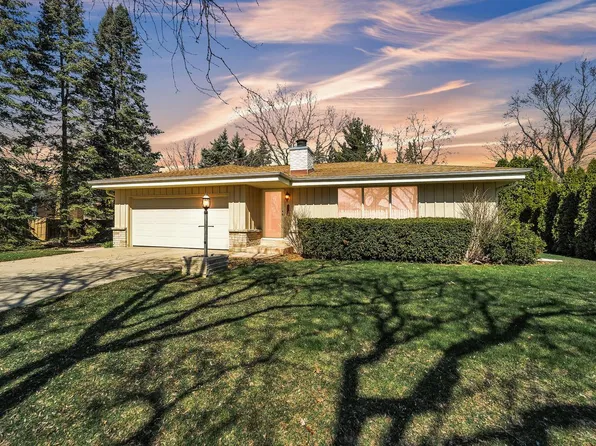 7979 South Wake Forest DRIVE, Oak Creek, WI 53154