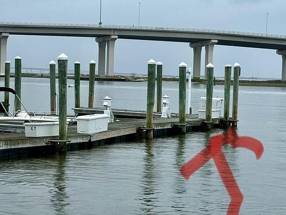 5th image of Between 7th & 8th Bayfront