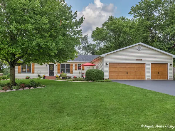 3704 Fawn Ln, Wonder Lake, IL 60097