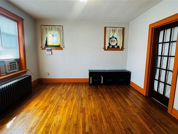 3rd image of 3631 Gustine Ave