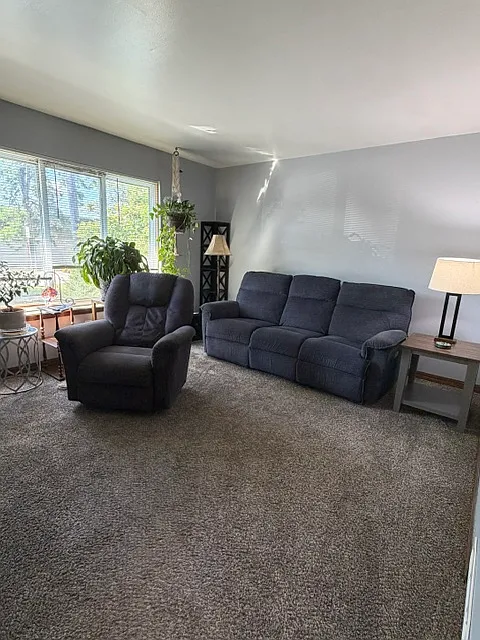 3 bed, 960 sqft, $1,650 — Photo 2