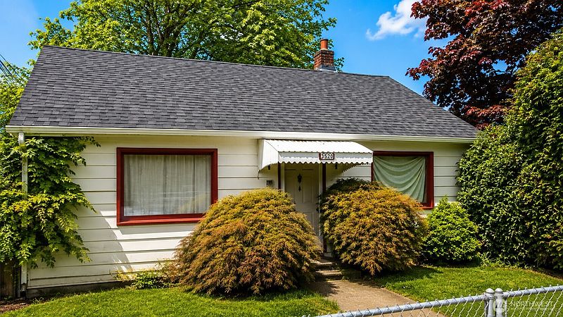 2nd image of 3520 Everett Avenue